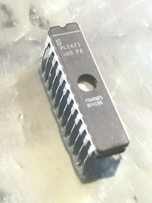 ORIGINAL  PLC473 -06FA  SIGNETICS CHIP UK STOCK  x1                      fcb16.2 - Image 1 of 2