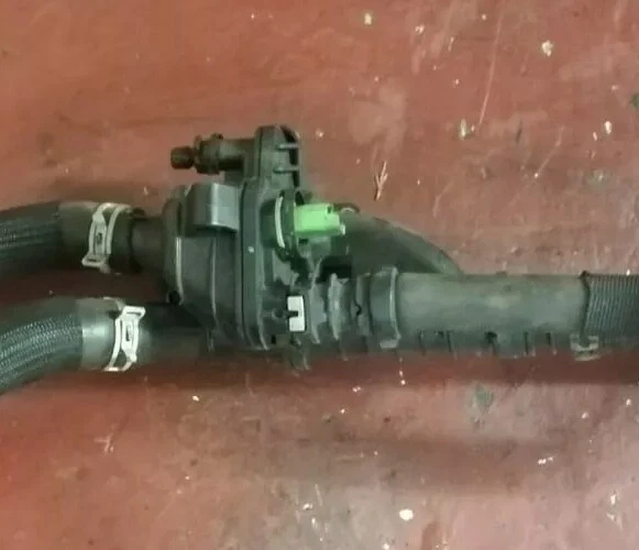 CARCAÇA DE TERMOSTATO GENUÍNA PARA PEUGEOT 308 3008 5008 1.6 HDI 2010 a 2016 - Imagem 1 de 1