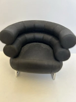 Sillón MCM moderno de mediados de siglo a escala 1:12, negro Foto 1 de 3