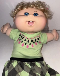 Bambola Vintage Cabbage Patch Capelli Biondi Ricci, Occhi Blu, Lingua Fuori Adorabile! - Foto 1 di 14