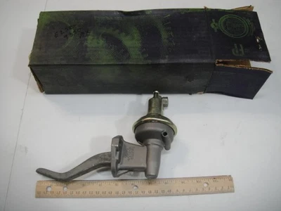 Новый из старых запасов топливный насос Ford 1982 Lincoln Continential 302cid 5,0 л 79–83? Carter США -gskt - Изображение 1 из 4