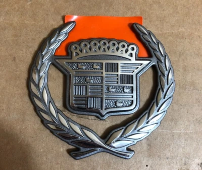 1994-96 Cadillac Eldorado Deville Roof Emblem OEM NOS #20725641 ** - Image 1 of 2