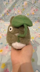 Totoro Piccolo Con Foglia Pupazzo Di Studio Ghibli Miyazaki - Picture 1 of 5