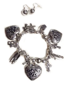Bracciale Charm - Elastico - con Orecchini Bonus - Silvertone ORDINA ENTRO LE ORE 10!!! - Foto 1 di 1
