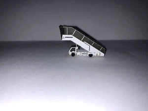 1/400 Airport GSE - Boeing Original Wide Body Canopy Boarding Vehicle Model - Picture 1 of 8