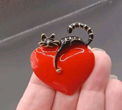 New Betsey Johnson Striped Black Cat Red Heart Pin Brooch - Изображение 1 из 4