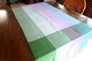 Runner da tavolo tessuto 100% rayon a quadri con frange 29 x 80 made in India usato in ottime condizioni - Foto 1 di 6