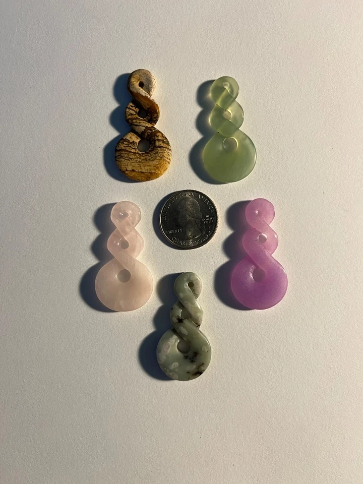 Кулоны с резными драгоценными камнями - 5 шт. - розовый кварц, авантюрин, яшма с картинками и 2 - Изображение 1 из 1