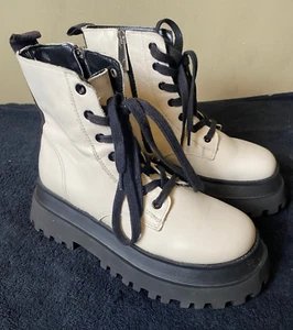 ZARA Treaded Sole Lace Up Leather White CHUNKY Ankle Boots SZ 6.5/E.U 37 - Picture 1 of 11