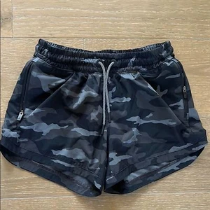 Athleta Girl Camo All Play 3” Short | XL - Picture 1 of 8