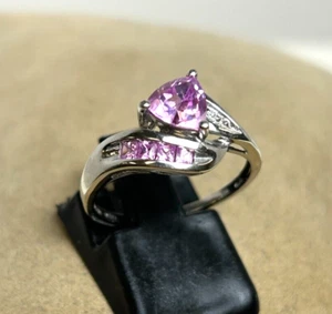 ADORABLE 10K WHITE GOLD TRILLION PINK SAPPHIRE & DIAMOND ACCENT RING SIZE 7.5 - Picture 1 of 15