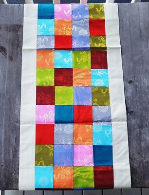 Precioso corredor de mesa Thang Loi Vietnam 100 % seda natural retazos - NUEVO Foto 1 de 4