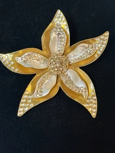Mint Vintage Avon NP Large Gold Tone Flat Crystal Studded Flower Brooch(J-2) - Picture 1 of 5