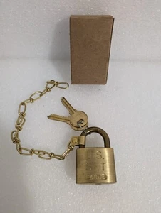 U.S. Eagle Pad Lock ottone massiccio emesso militare con due chiavi e catena vintage - Foto 1 di 14