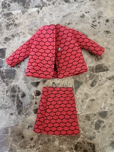 DE COLECCIÓN BARBIE Muñeca ABRIGO CHAQUETA ROJO Negro MODA Conjunto Falda TELA - Imagen 1 de 6