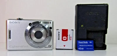 Sony Cyber-shot DSC-W35 7.2MP Digital Camera Silver - Image 1 of 4