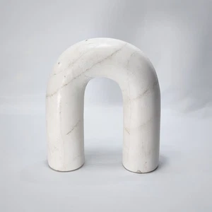 Arco decorativo de piedra de mármol pesado Target Threshold Studio Mcgee - Imagen 1 de 11