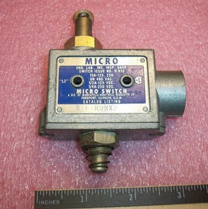 QTY (1) BZE-RQ8X2 MICRO SWITCH LIMIT SWITCH 15A 125, 250, 480Vac USED - Picture 1 of 3