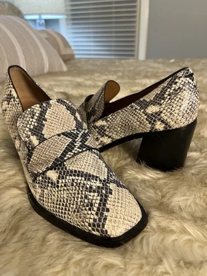 Mocasín de cuero con estampado de serpiente Franco Sarto RENATO para mujer 3” tacón 9,5 M Foto 1 de 4