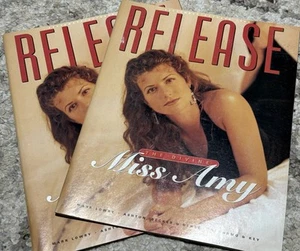 2 RELEASE MAGAZINE - AMY GRANT (6 Page Spread) - SEPT/OCT 1994 - RICH MULLINS - Imagen 1 de 1