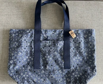 Bolso de Mano Rosa Victoria’s Secret Nuevo con Etiquetas Reversible Azul Marino Paisley  Foto 1 de 4