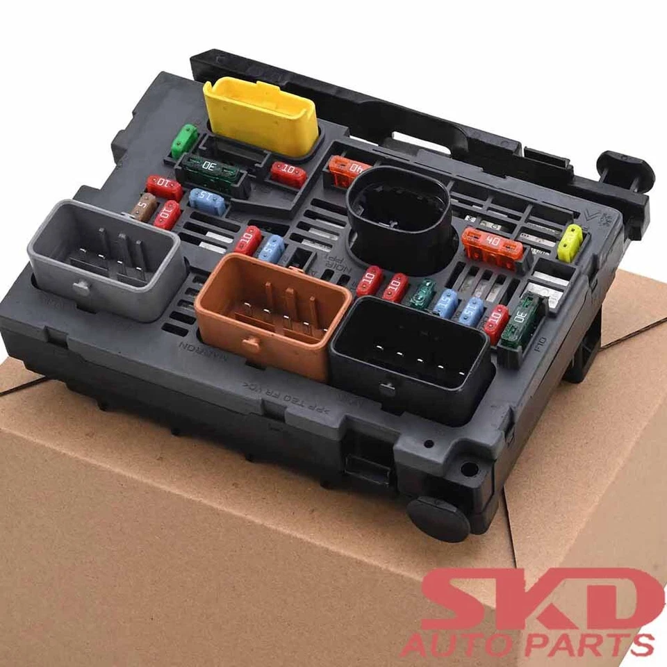 Caja de fusibles 9807028780 9675878080 Peugeot 307 308 607, Citroën C4 C8 DE - Imagen 1 de 4