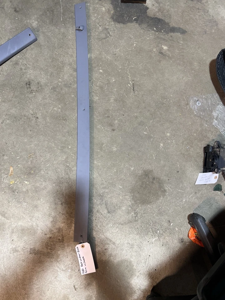 87 - 97 FORD OBS F150 F250 F350 POR ENCIMA VENTANA TRASERA INTERIOR MOLDURA GRIS Foto 1 de 4