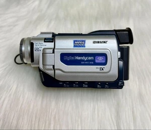 Sony DCR-TRV17 MiniDV Camcorder with Battery AV Cable Memory Stick Duo Adapter - Picture 1 of 7