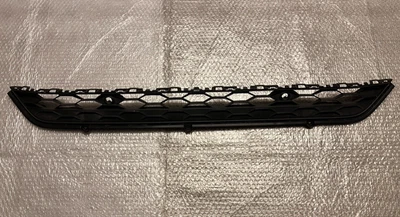 Original VW Tiguan AD1 radiator grille trim grille 5NA853677C - Image 1 of 4