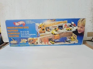 Hot Wheels Construction Site Sto & Go Set in Box Mattel Anni 80 Raro Da Trovare - Foto 1 di 13