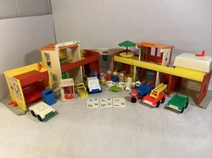 Vintage Fisher Price LITTLE PEOPLE Play Family Village 997 6-teiliges Postposten - Bild 1 von 23