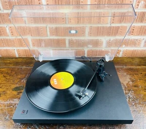 Pro-Ject Debut II 2 Turntable Stereo Plattenspieler mit Ortofon Cartridge Stylus - Bild 1 von 24