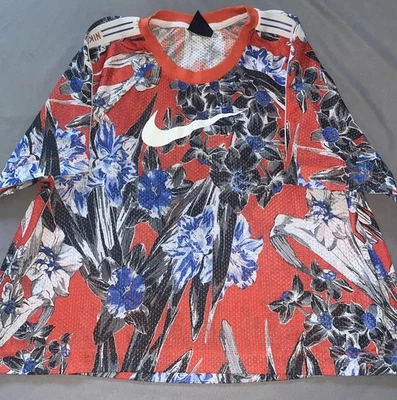 Camiseta de manga corta Nike Hyper Femme floral multi AOP (BQ2939-891) 1X para mujer Foto 1 de 4