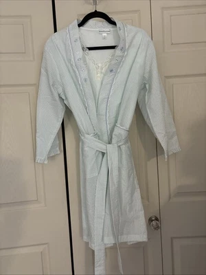 Camisón/bata de nailon bordado manga corta Miss Elaine Classics pequeño Foto 1 de 4