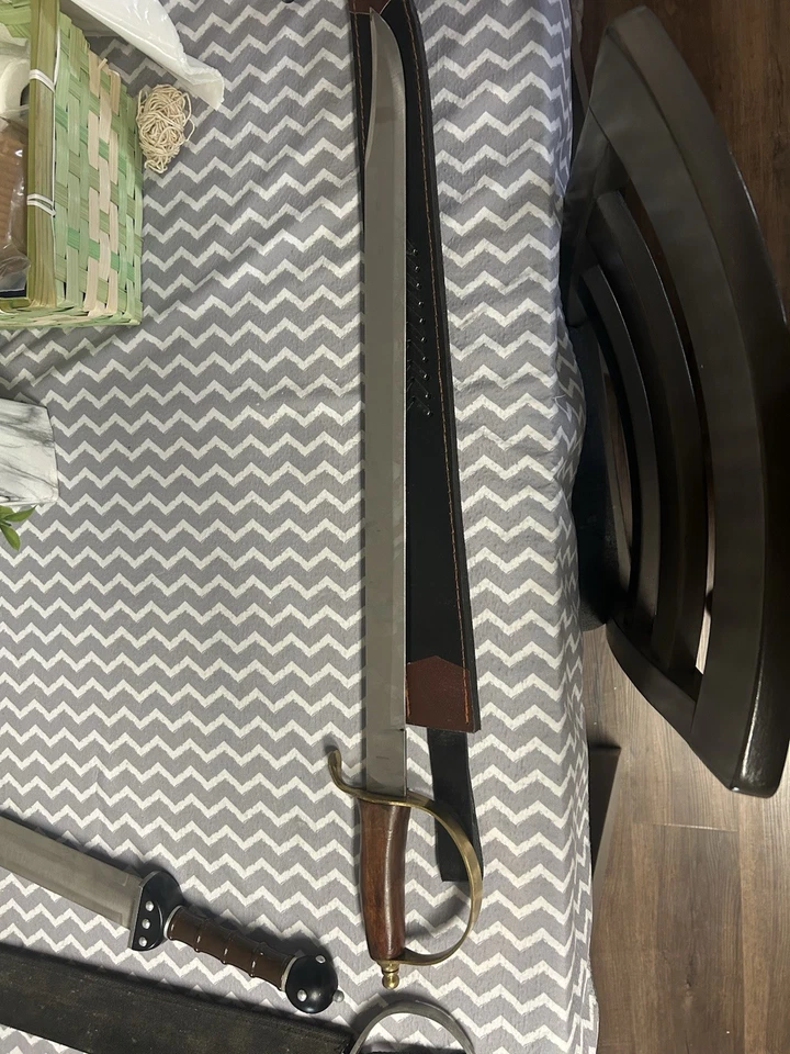 Espada de oficiales de corte estilo Oriente Medio Pakistán hecha con funda de cuero Foto 1 de 4