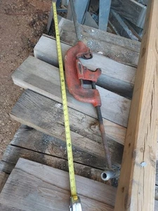 RIDGID Model 4-S Heavy-Duty Pipe Cutter 2 in. to 4 in. with handles Made in USA - Picture 1 of 3