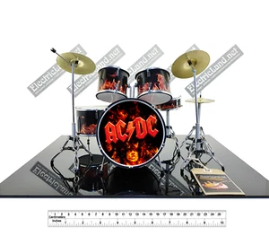 Mini Drum Set AC/DC Miniaturen Model 1:4 Dolls Diorama Rock Schlagzeug Modell - Bild 1 von 4