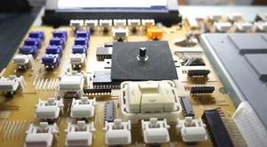 AKAI MPC 2000XL - DATENRADHALTERUNG - KREISPLATINE STAUBSCHUTZ - Bild 1 von 2
