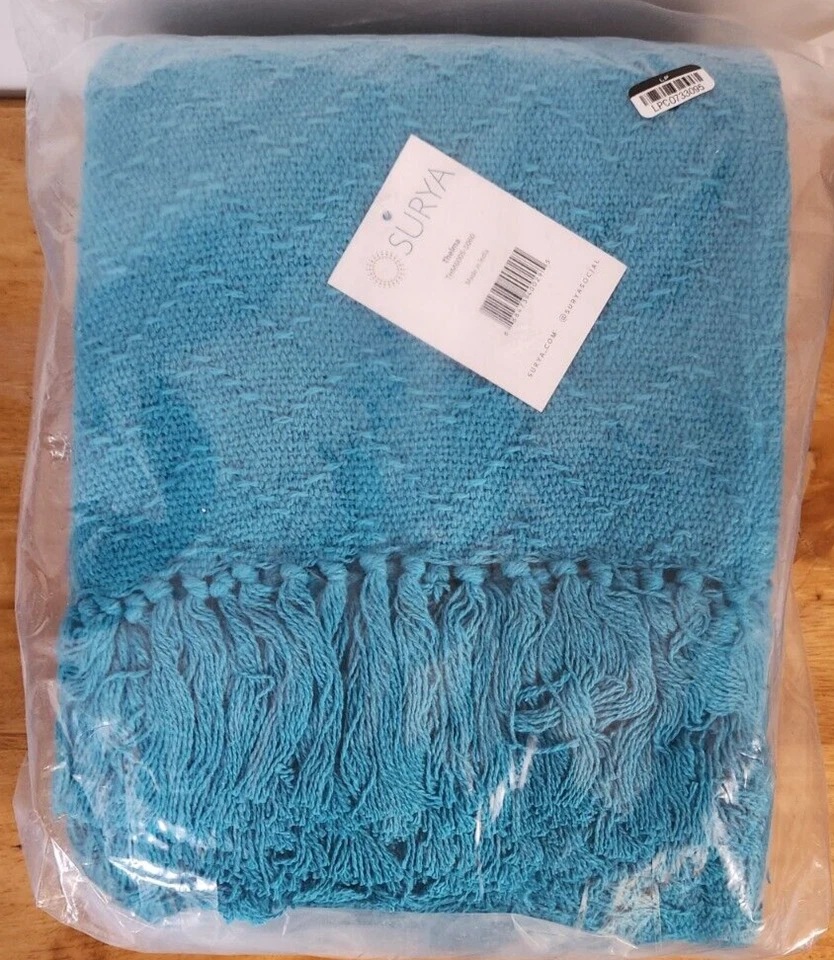 Surya 50" x 60" Thelma 100% algodón Throw, Aqua, THM6005-5060 Foto 1 de 3