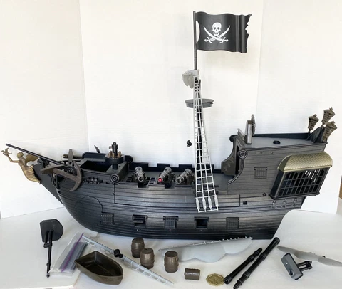 Pirates of the Caribbean Ultimate Black Pearl Playset Zizzle 2006 Cover