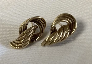 9ct Yellow Gold Knot Stud Earrings Interlinked Rings Design - Picture 1 of 6