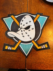 Parche de camiseta de 10" verde azulado de hockey de la NHL 1993-2005 Anaheim Mighty Ducks - Imagen 1 de 1