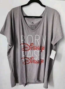 T-shirt manica corta grigia vintage Disney "BORN DISNEY RAISE DISNEY" scollo a V taglia 4XL - Foto 1 di 6