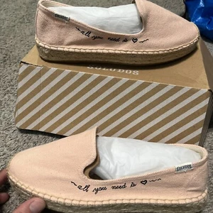 Soludos Espadrilles Smoking Slipper 7.5 Embroidered All You Need Is Love - Imagen 1 de 8