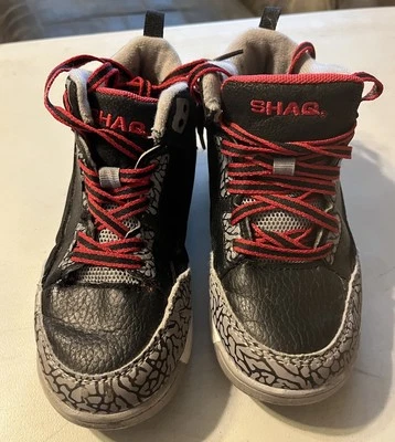 SHAQ 高帮运动鞋黑色和红色青少年 12 码二手 — 第 1/4 张图片