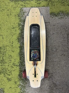 Inboard Technology M1 Elektro Longboard Skateboard leuchtet aber ohne Anschluss - Bild 1 von 11