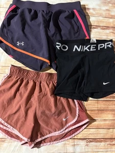 Set 3 Paar Under Armour & Nike Damen XS Shorts gefüttert Kompression Dri Fit GUC - Bild 1 von 5