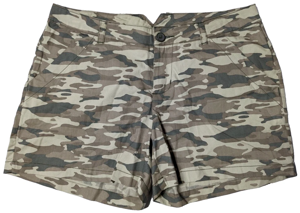 COLUMBIA Kenzie Cove Women Size 8 Green Camo Cotton 4" Shorts - Image 1 of 4