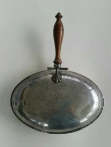 Vintage Silent Butler Silver Plated with Wooden Handle and Engraved Lion - Picture 1 of 7