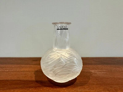 Lalique France : Petit vase en cristal. - Photo 1/3